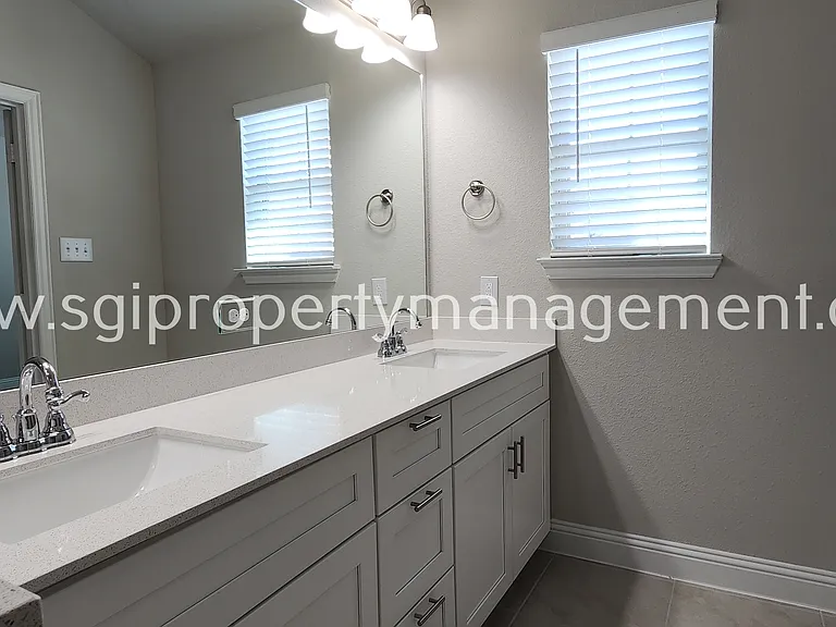 3121 Galveston St — Photo 16