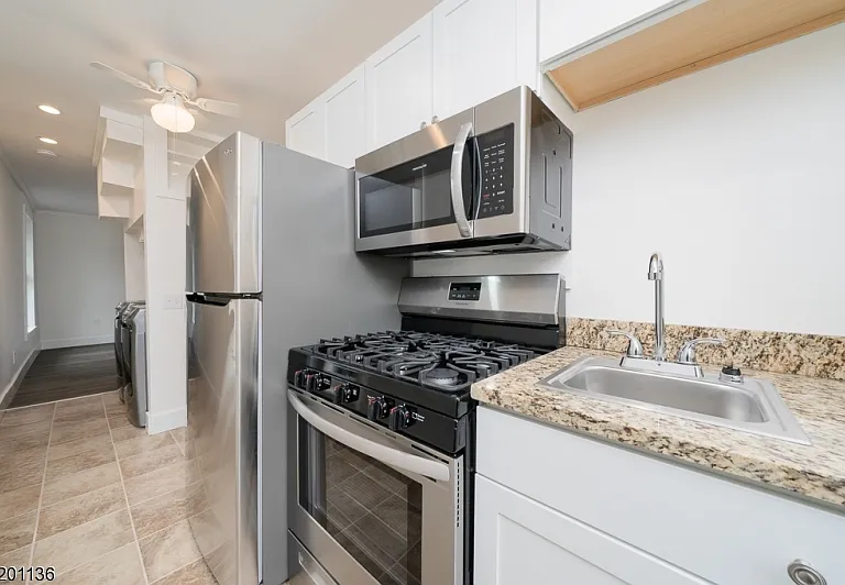 15 Summit Ave #A — Photo 3
