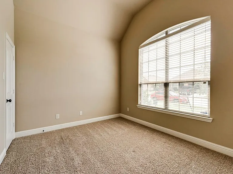 490 Franklin St — Photo 11