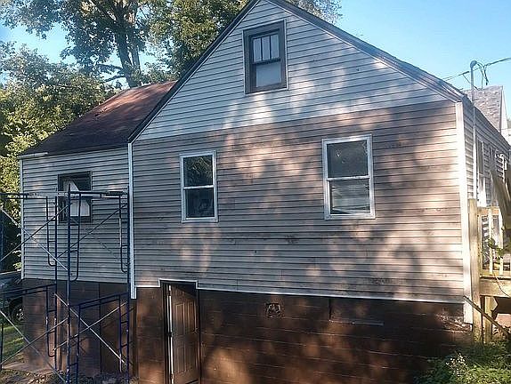 3rd image of 4211 Crandall Ave