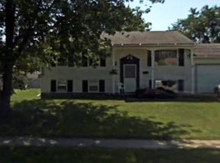 1716 Grandview Dr, Beloit, WI 53511