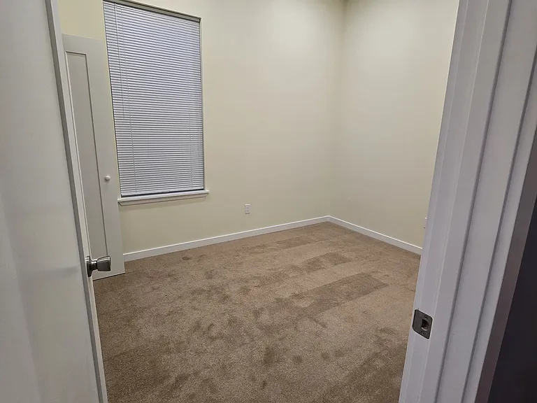 2311 Lombard Ave — Photo 8