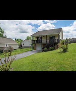 1022 Phillip Drew Ct, Johnson City, TN, 37604