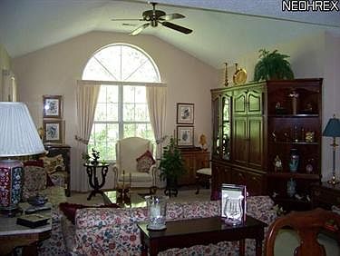 5th image of 70 Stratford Green Dr