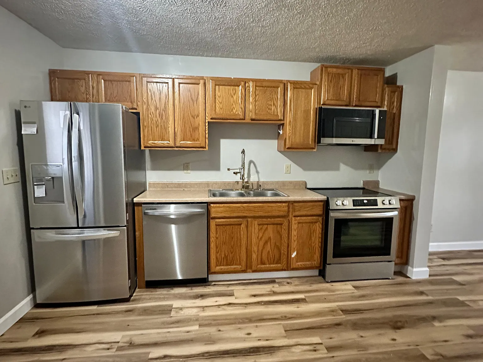 2 bed, 1050 sqft, $900 — Photo 3