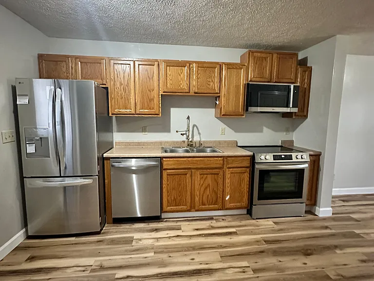 509 W College St #P — Photo 3