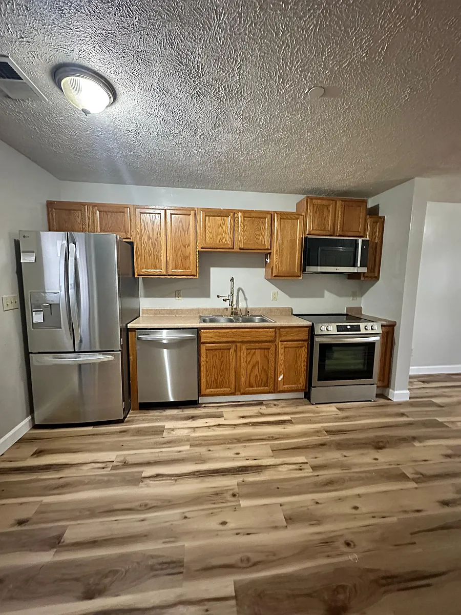 Kitchen - 509 W College St #B