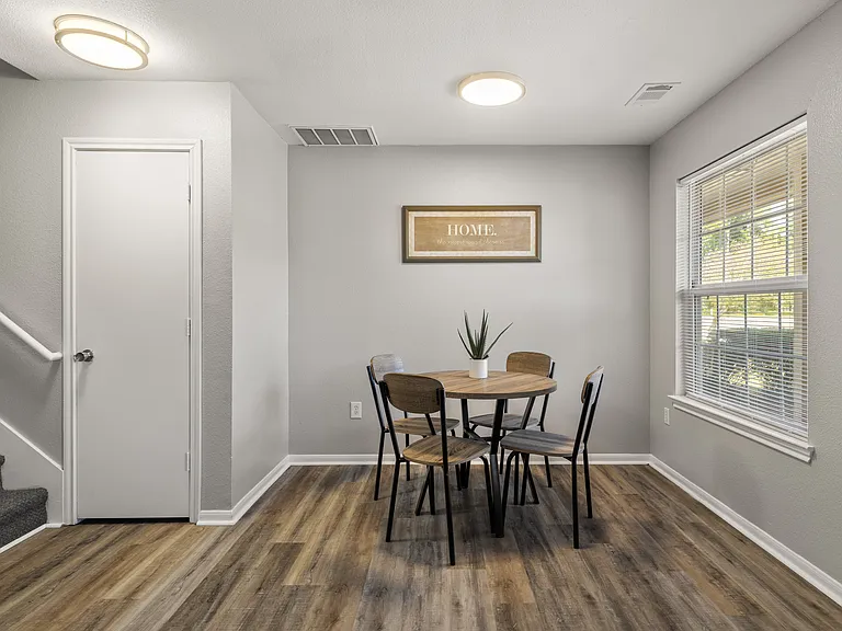 Sunset Pointe Apartments — Photo 39