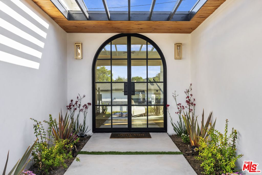 4600 Don Quixote Dr, Los Angeles, CA - View 5