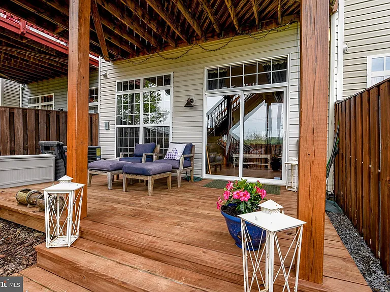 2372 Battery Hill Cir — Photo 36