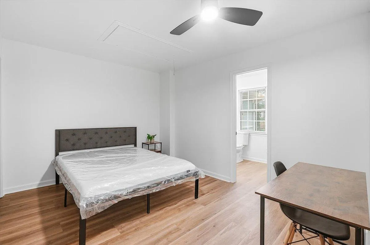 4 bed, 5.0 bath, 2800 sqft, $797 — Photo 1