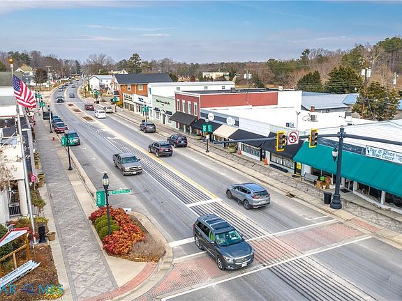 5th image of 32 N Main St