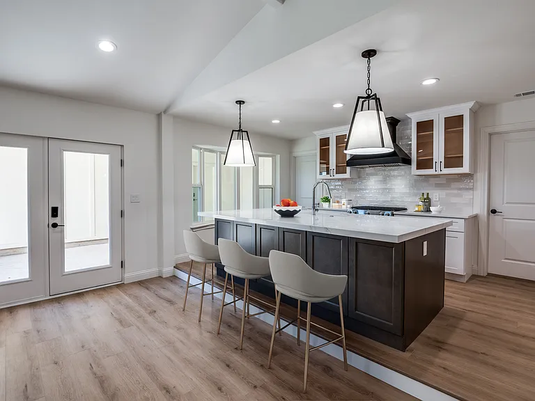3772 Weeburn Dr — Photo 2
