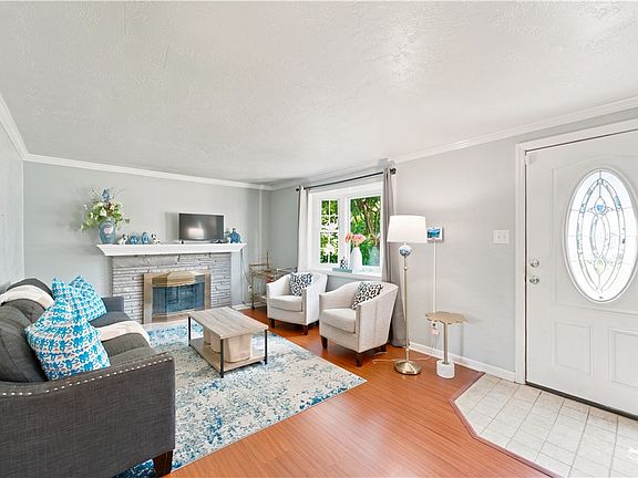 4th image of 1100 Raven Dr