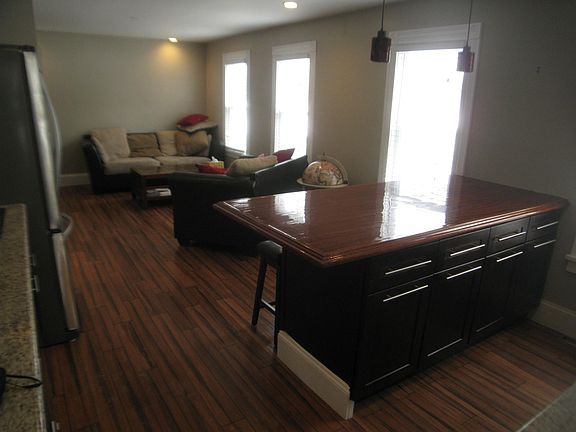 4th image of 18 Russell St #2
