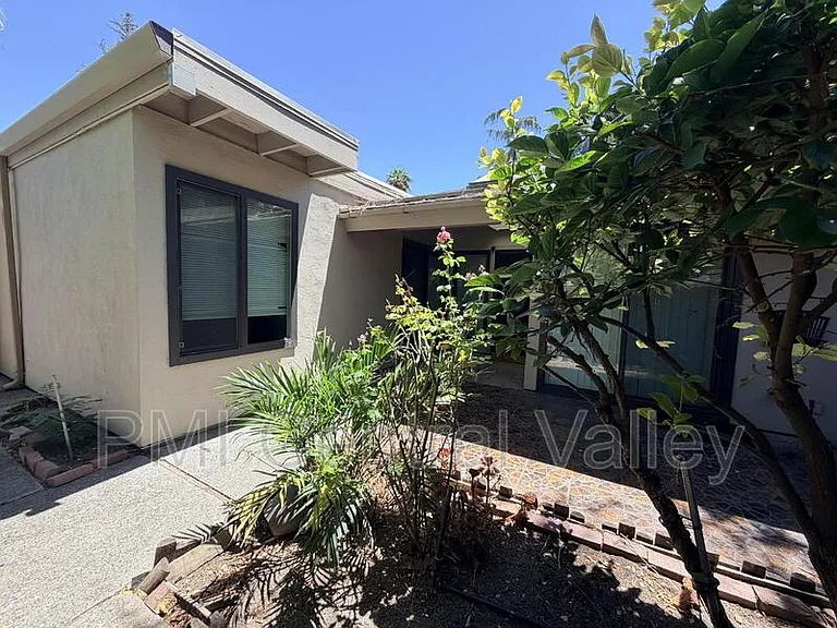 3440 W Benjamin Holt Dr — Photo 2