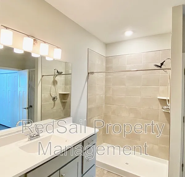 208 Fishers Ct — Photo 22