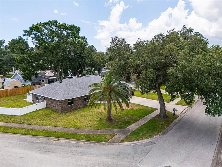 923 Sand Crest Dr — Photo 9