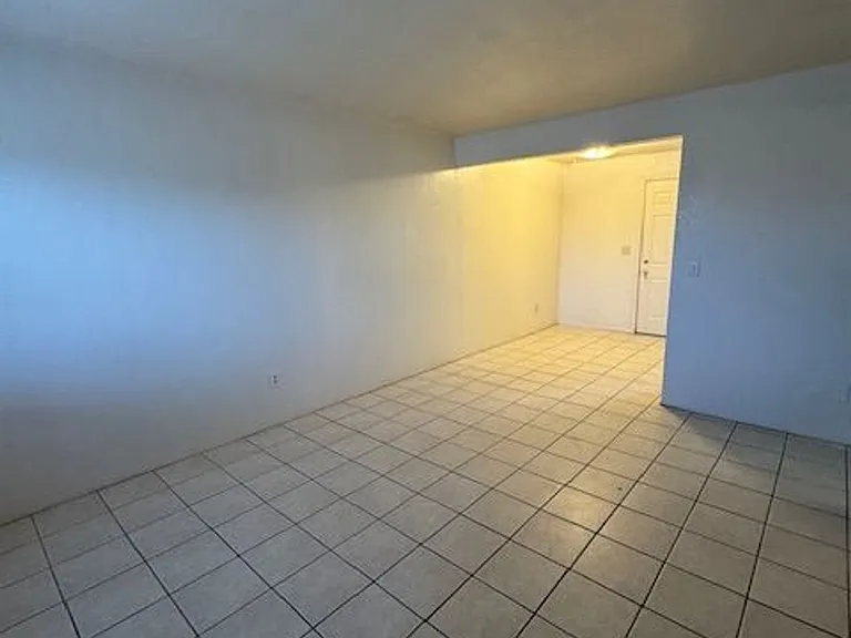 446 E Pastime Rd — Photo 3
