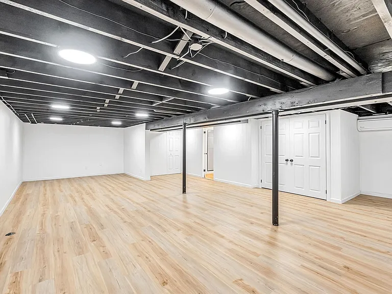 557 Maple Rd #1 — Photo 42