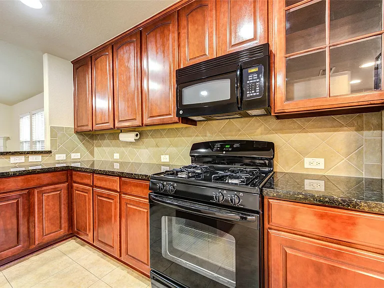 16702 Grovetrail Ln — Photo 23