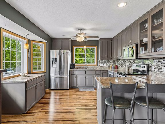 4th image of 658 Lois Ln