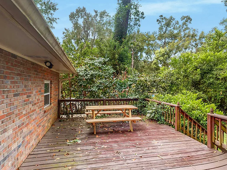 1306 Francisco Dr — Photo 24