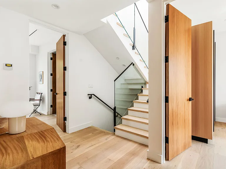 861 Hyperion Ave — Photo 18