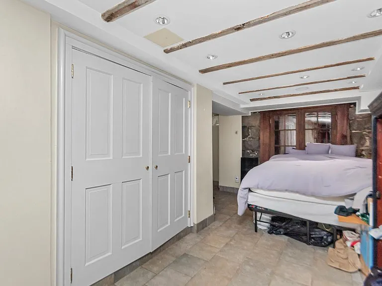 249 Bunker Hill St #B — Photo 12