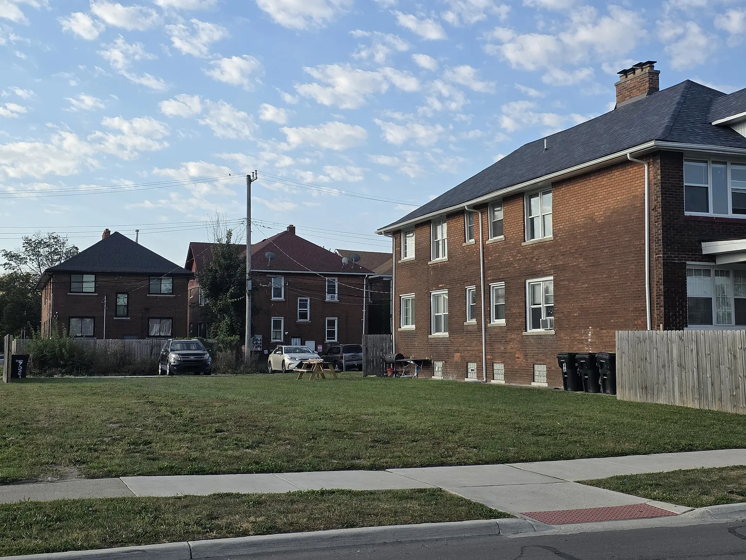 3 bed, 854 sqft, $1,200 — Photo 4