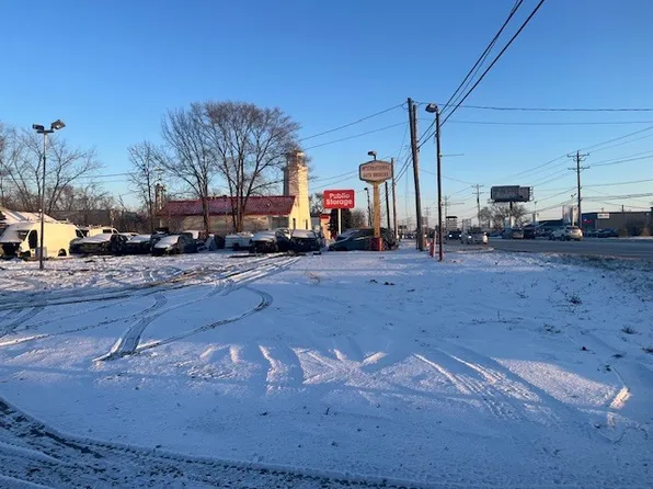 2227 N Rand Rd, Palatine, IL 60074