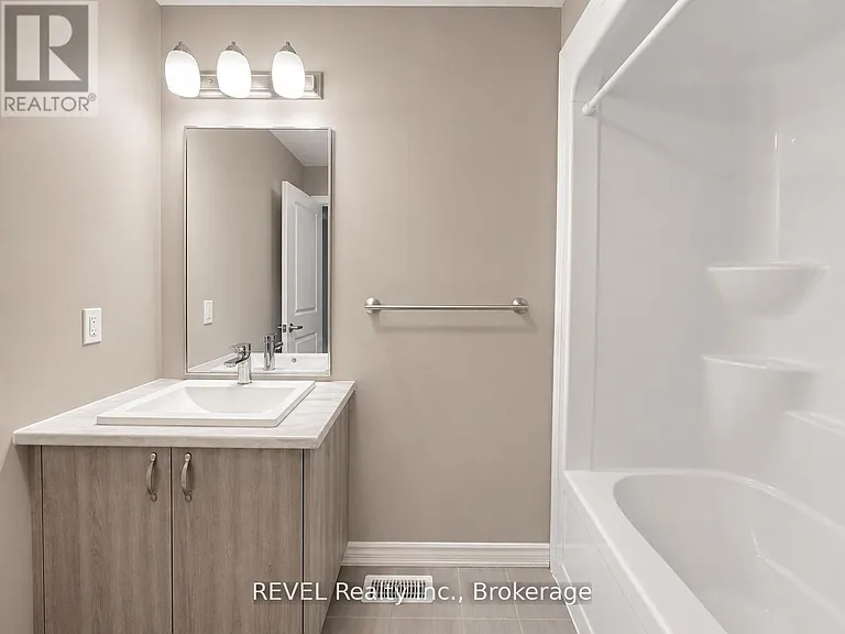 9 Caroline St — Photo 11