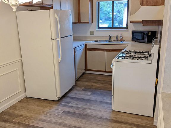 Eat in kitchen