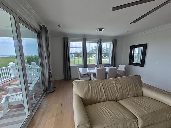 5th image of 125 Oak Bay Dr.