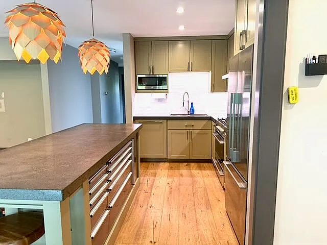 2594 Roosevelt Ave — Photo 6
