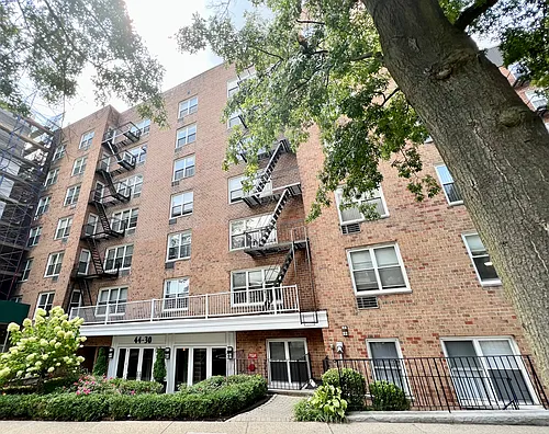 4430 Douglaston Pkwy Photo 1