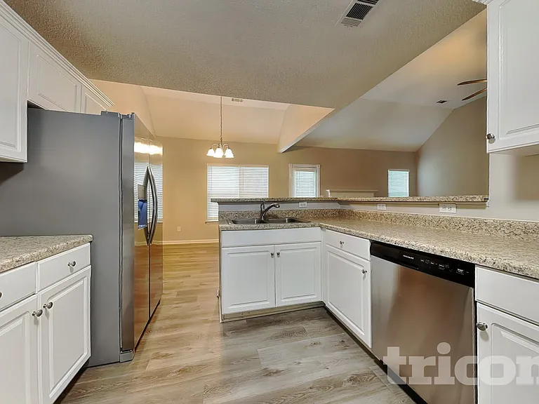 496 Birchwood Dr — Photo 6