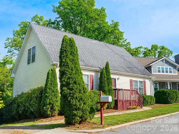 206 Courtland Pl, Asheville, NC 28801