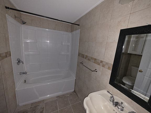 4th image of 21 E 6th St