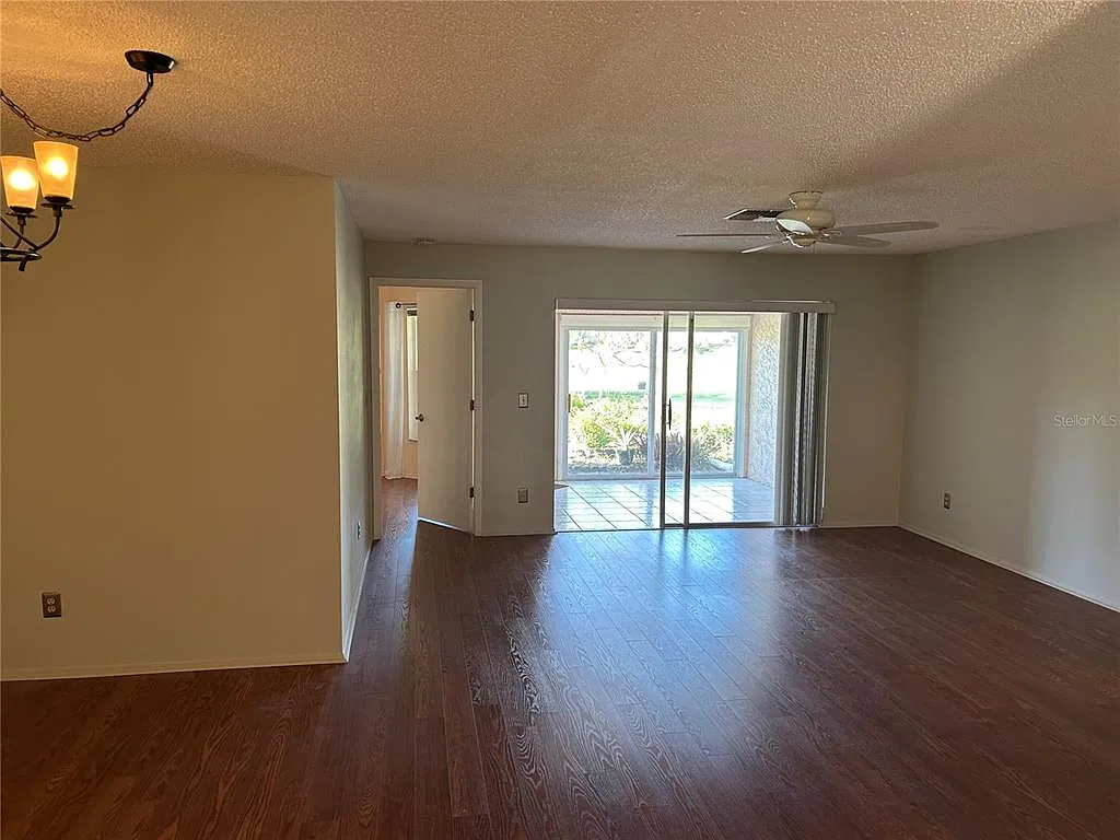2 bed, 2.0 bath, 1195 sqft, $2,300 — Photo 4