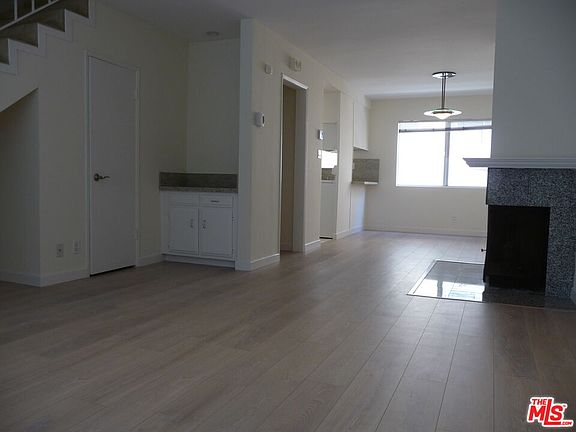 3rd image of 11937 Darlington Ave APT 3