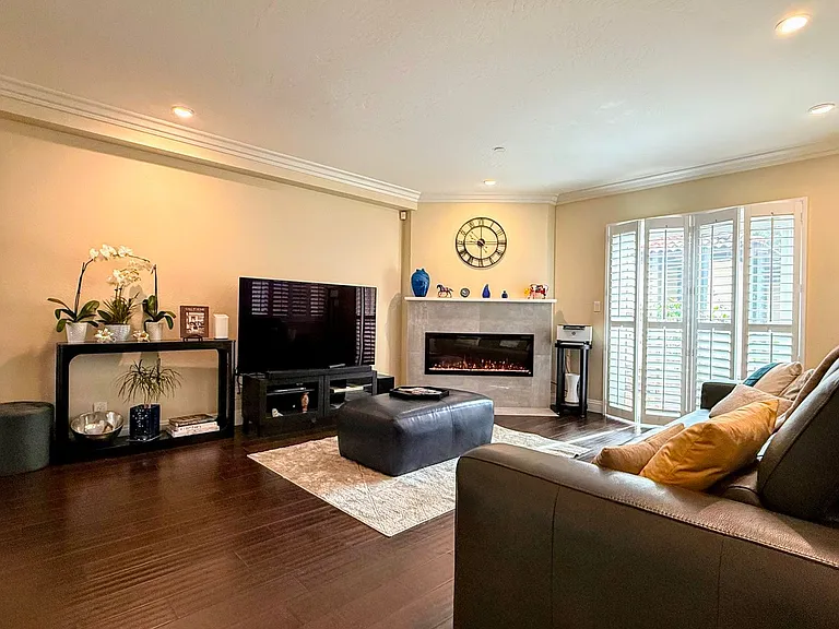 430 Lassen St #6 — Photo 5