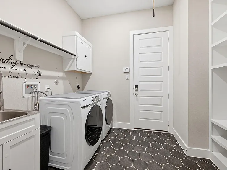 28065 Willow Glen Dr — Photo 37