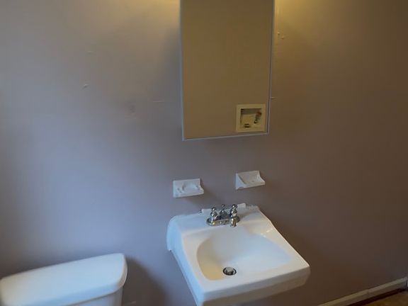 3rd image of 3060 Benchwood Dr