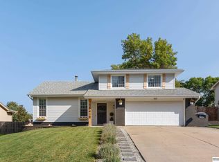15418 Blackwell Dr, Omaha, NE 68137