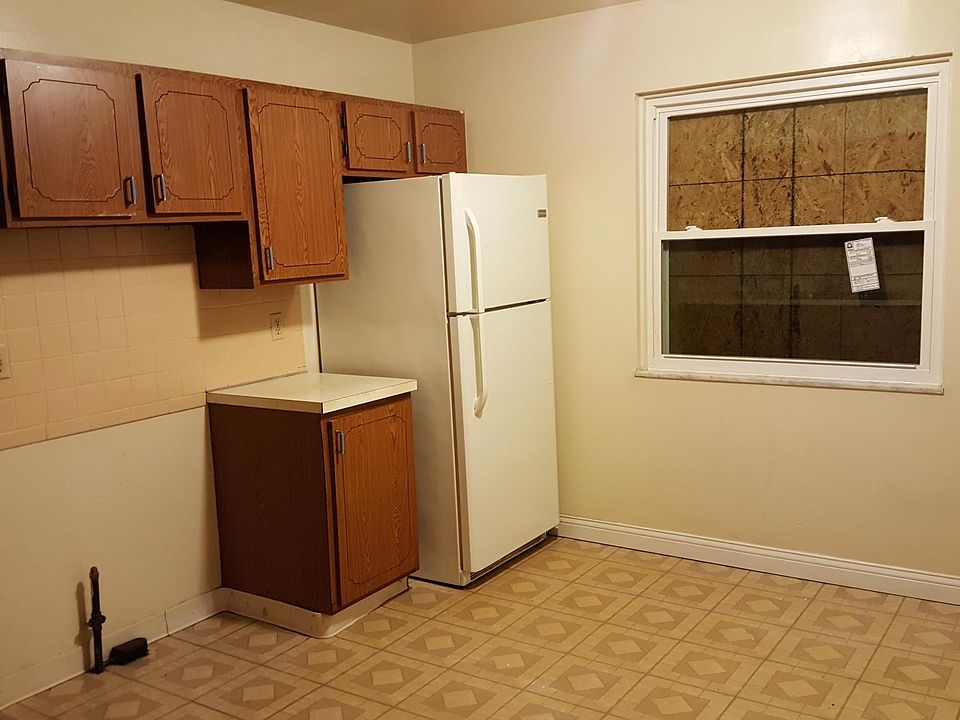 2nd image of 803 Byron Ave