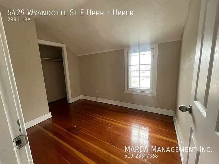 5429 Wyandotte St E #UPPER — Photo 4