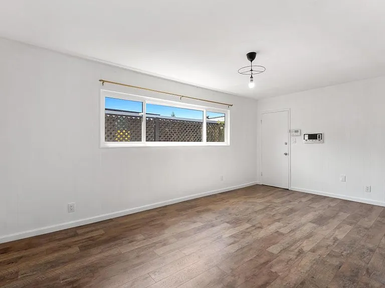 1007 Winston Dr — Photo 11