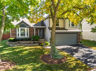 300 Churchill Ln, Aurora, IL