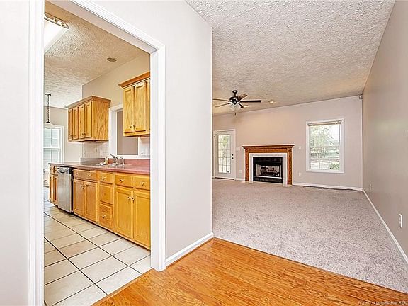 5th image of 914 Foxhunt Ln